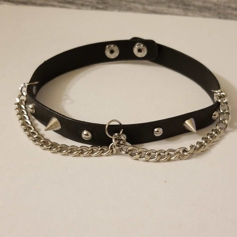 Claire's choker
